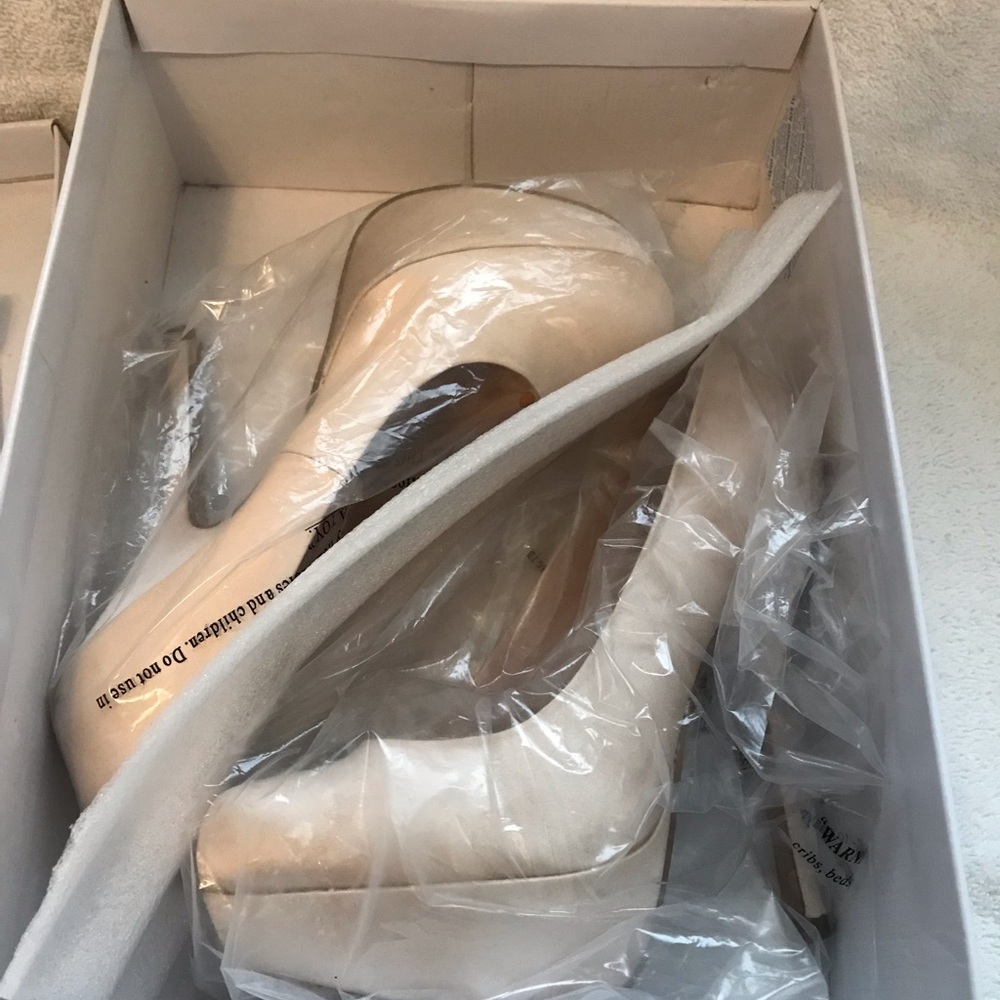 Steve Madden Satin Pumps